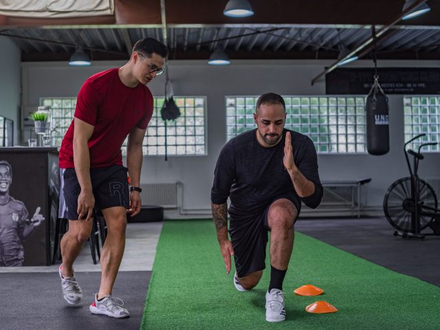 Salle de sport vs Coaching personnel : le grand comparatif